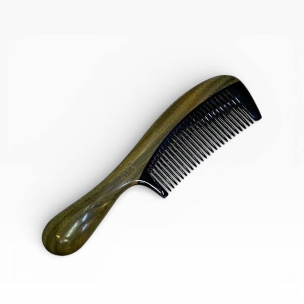 مشط خشب الصندل مزوّد بأسنان عاج